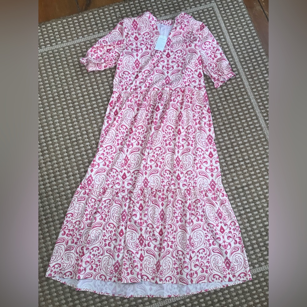 Long Flowy Silky Pink & Cream Women’s Size Medium Dress New With Tag